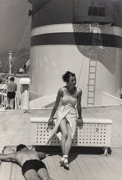 Um casal a bordo do navio de cruzeiro "Oceania", do álbum "At the Edge of Oceania 28th July to 10th August 1935 de Vincenzo Balocchi