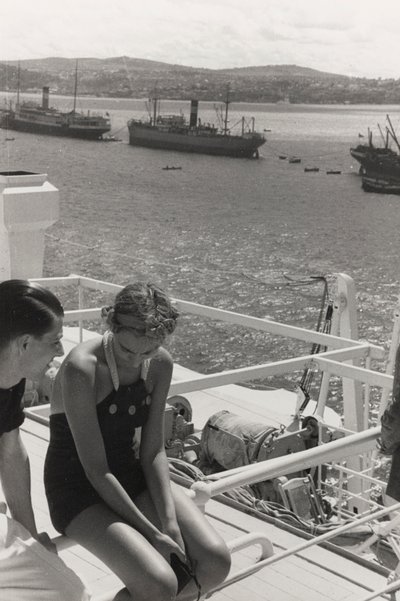 Um casal a bordo do navio de cruzeiro "Oceania", do álbum "At the Edge of Oceania 28th July to 10th August 1935 de Vincenzo Balocchi