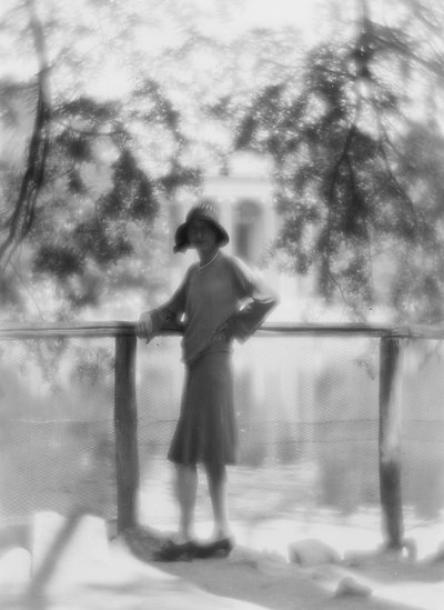 Retrato de uma jovem mulher, Roma; Estúdio fotográfico de Vincenzo Balocchi