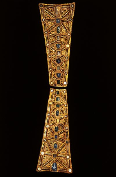 Pescoço de uma cruz de procissão em ouro, granada e pérolas do Tesouro de Guarrazar, século VII (ouro, granada e pérolas) de Visigothic