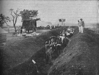 Mafeking: Nativos cavando uma trincheira, 1902 de W. H. Weekes