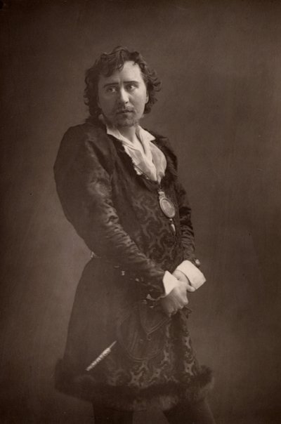 "Herbert Beerbohm Tree (1853-1917), ator e empresário inglês. Fundador da Academia Real de Arte Dramática (RADA). (Woodburytype) de W. and D. (after) Downey