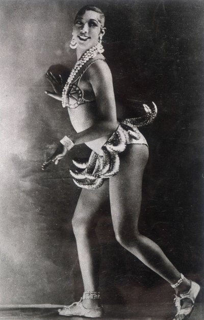 Josephine Baker vestida com um cinto de bananas. Fotografia de Lucien Walery (1863-1935). de Walery