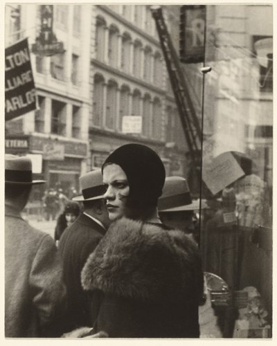 Rapariga em Fulton Street, Nova Iorque de Walker Evans