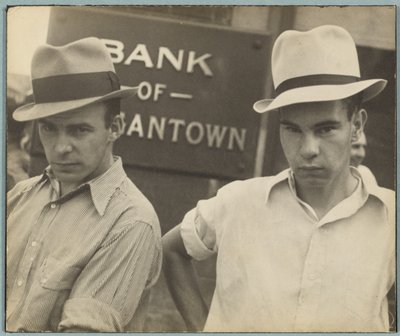 Rostos da rua principal / Cena de rua, Morgantown, Virgínia Ocidental de Walker Evans