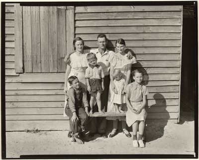 Família de agricultores, Condado de Hale, Alabama / Família Burroughs, Condado de Hale, Alabama de Walker Evans