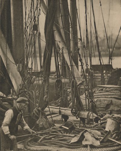 Ao pé do mastro em uma barcaça do Tamisa, c1935. de Walter Benington