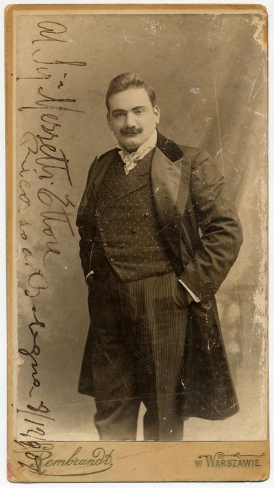 Retrato do cantor de ópera Enrico Caruso 1873-1921, década de 1900. de Warsaw. Photo studio Rembrandt