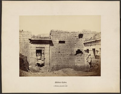 Medinet-Habou, em Tebas, estreia na corte de Wilhelm Hammerschmidt
