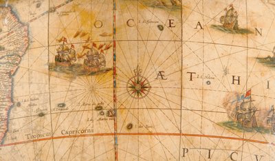 Detalhe de navios de combate no Oceano Atlântico a partir de um globo terrestre 1645-48 de Willem Blaeu