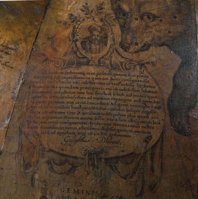 Grande par de globos de biblioteca, o terrestre 1645-48, o celestial após c.1630 de Willem Blaeu