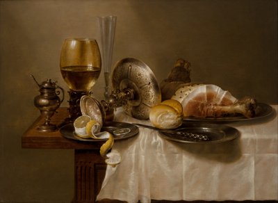 Uma Natureza Morta com um Roemer, um Tazza de Prata Virado, uma Flauta, um Rolo de Pão e Presunto sobre uma Mesa de Willem Claesz. Heda
