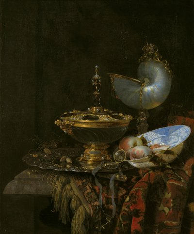 Natureza-morta magnífica com tigela Holbein, Nautilus e copo de vidro e tigela de frutas de Willem Kalf