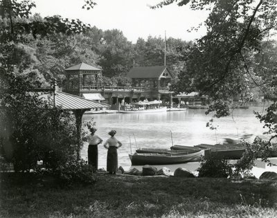 Casa de barco do Central Park, c.1910-21 de William Davis Hassler