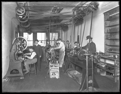 Oficina do quinto andar, Geyser Electric Water Heater Company, 42 Hudson Street, Nova York, 31 de dezembro de 1914 de William Davis Hassler