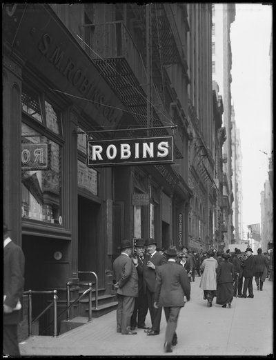 Sinal da SM Robins Co. na 35 Broadway, Nova York, 2 de maio de 1916 de William Davis Hassler