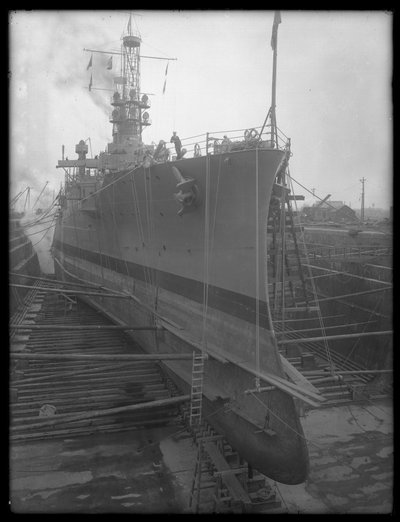 O USS Utah em doca seca no Brooklyn Navy Yard, c.1912 de William Davis Hassler
