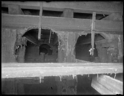 Ver dentro do esgoto W. 129th Street, Nova York, c.1911 de William Davis Hassler