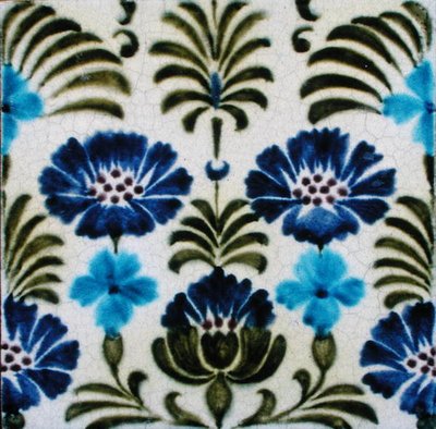 Telha com desenho floral estilo persa (cerâmica) de William de Morgan
