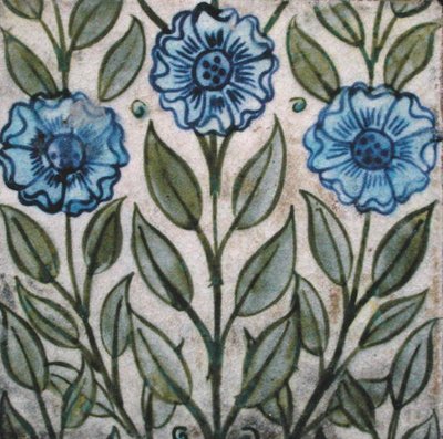 Telha com desenho floral estilizado (cerâmica) de William de Morgan