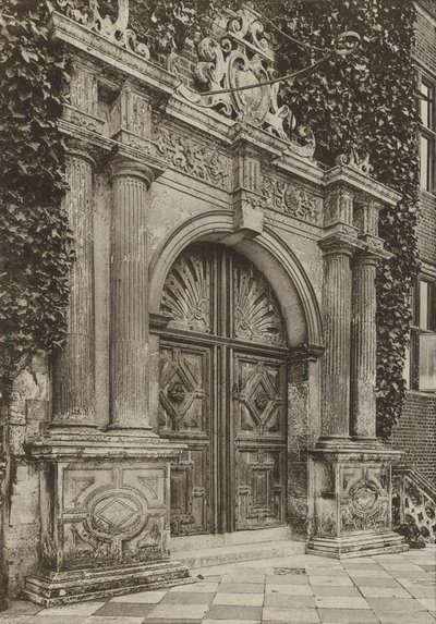 Doorway, The North Doorway, Hatfield House, Herts (foto a p/b) de William Galsworthy Davie