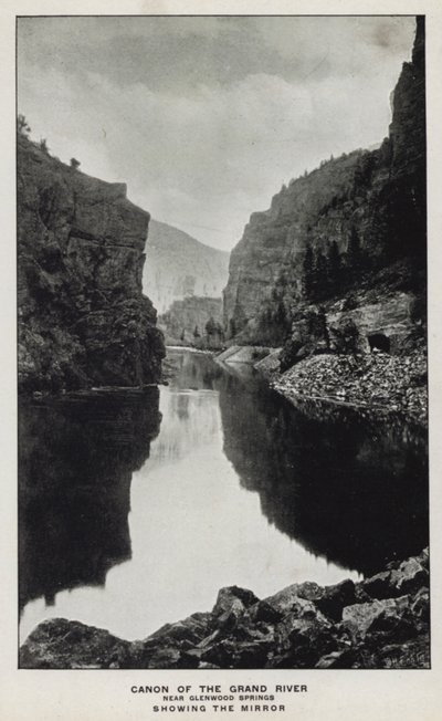 Canyons of Colorado: Canon of the Grand River, Perto de Glenwood Springs, Showing the Mirror (foto a p/b) de William Henry Jackson