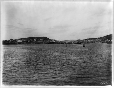 Vladivostok - vista panorâmica do porto de William Henry Jackson
