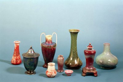 Grupo de vasos de barro e tigelas feitas na Cerâmica Ruskin, 1898-1935 (louça de barro) de William Howson Taylor