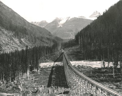 The Rockies: Loop mostrando quatro faixas, 1895. de William Notman and Son