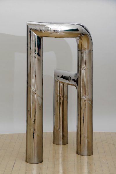 Two Mitres, Tripod Series IV de William Pye