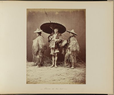 Chinês com impermeável de William Saunders