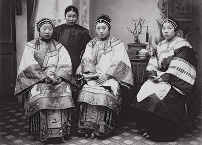 Mulheres Chinesas, c.1880 (albumen print) de William Saunders