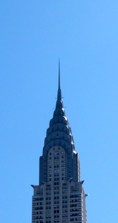 O Chrysler Building é um arranha-céus de estilo Art Deco na cidade de Nova Iorque, localizado no lado leste de Manhattan. Concluído em 1930 de William Van Alen