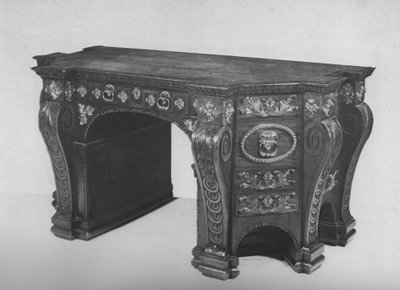 Uma das duas mesas da biblioteca George II de William Vile