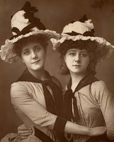 Two Roses, Maude Millett e Annie Hughes, atrizes britânicas, 1888 de William and Daniel Downey