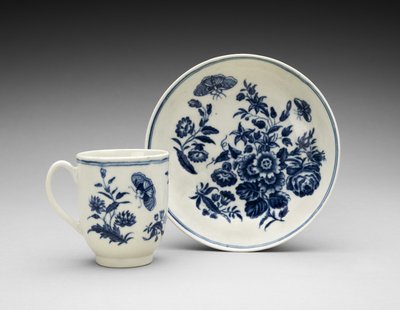 Xícara de café e pires, c. 1770-1783 (porcelana de pasta mole com impressão de transferência) de Worcester Porcelain Manufactory