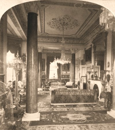 A sala de visitas, residência marinha da rainha Victorias, casa de Osborne, IOW, 1900. de Works and Sun Sculpture Studios