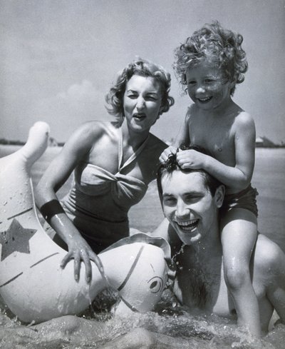 Família feliz à beira-mar", c 1937 de Zoltan Glass