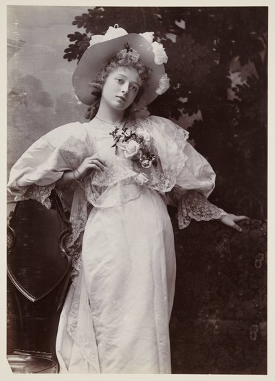 Retrato eduardiano, mulher com um vestido de renda de John Pardon