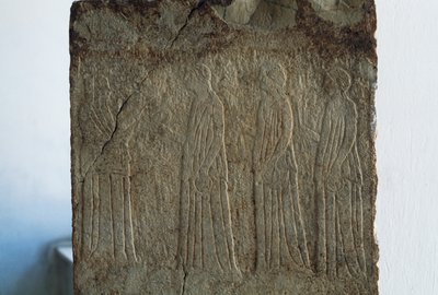 Eumenides, alívio votivo, Argos, Grécia, civilização grega, século III a.C. de William Walcutt