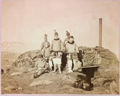Expedition en Arctique (1875-1876) du capitaine George Nares (1831-1915) : Grupo de Mulheres Nativas na Discoteca de Frederick (attr. to) Barnard