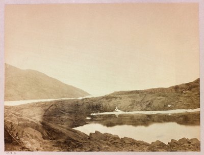 Expedition en Arctique (1875-1876) du capitaine George Nares (1831-1915) : Olhando para o Cabo Sabine do Port Payer de Frederick (attr. to) Barnard