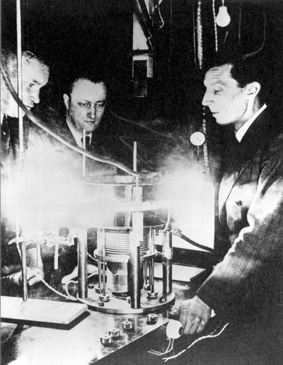 Frederic Joliot, Hans Halban e Lew Kowarski, c 1939 de Ferdinand Georg Waldmuller