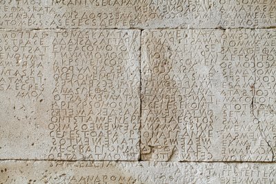 Código Gortyna, inscrição em grego. metade do século 5 aC de . .