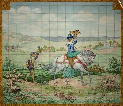 Vista interior, painel de azulejos, pintor Furcy Ernest Tondeur, executor Boch Frères La Louvière, segundo painel, cena de caça com um nobre e uma nobre com falcões de . .