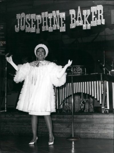 Josephine Baker actuando em Zurique, Suíça, 3 de Março de 1967 (foto) de . .