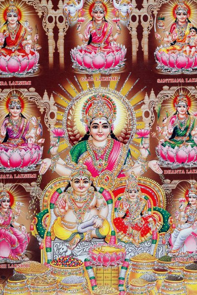 Lakshmi, a esposa de Vishnu, é a deusa da prosperidade, boa sorte e beleza. de . .