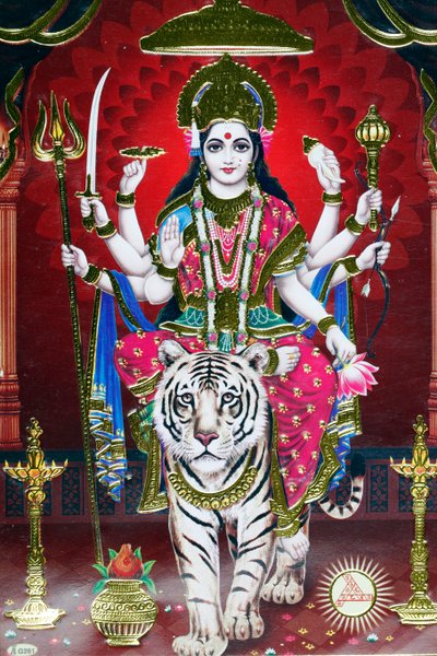 Imagem da deusa hindu Durga em um tigre. de . .