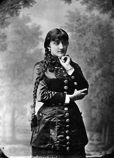 Retrato de mulher com trança comprida de Henry Charles Fehr