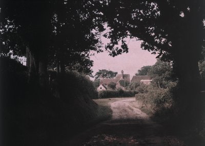 Fotografia "Sonho de Verão" de Arthur E Morton, membro da The Society of Colour Photographers, que estava a experimentar os processos e técnicas da fotografia a cores do início do século XX. de Frederick (attr. to) Barnard